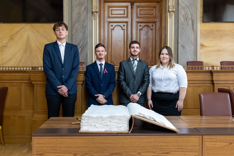 Ballagók Kapcsos Könyve 2026